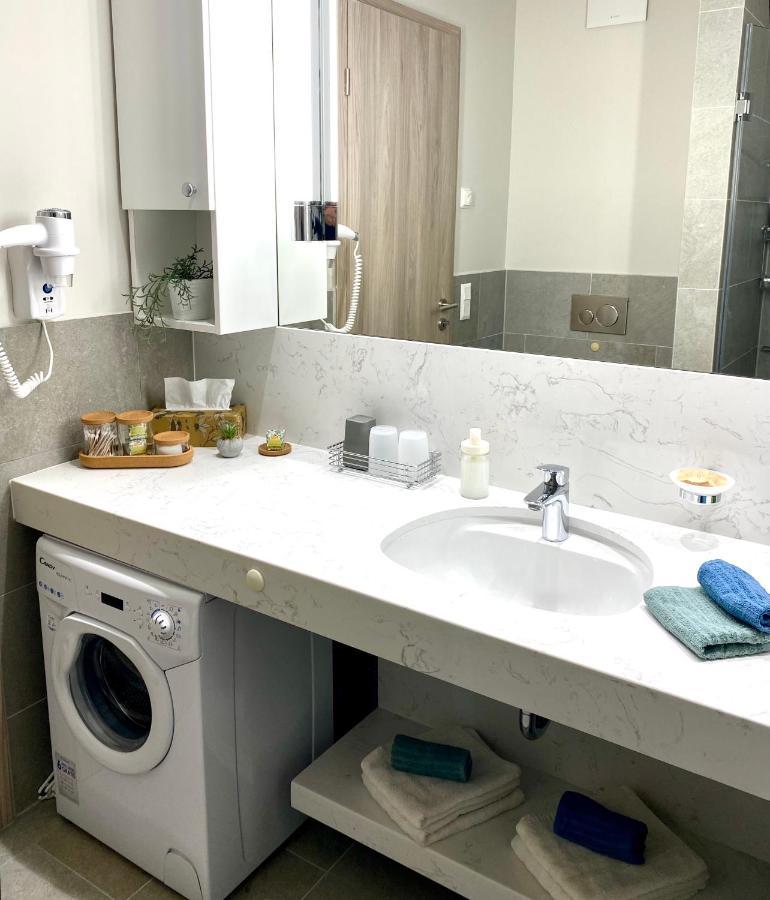 Atrium Apartman Heviz Mit Panoramaterrasse Und Tiefgarage Exteriér fotografie