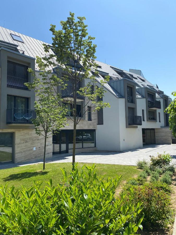 Atrium Apartman Heviz Mit Panoramaterrasse Und Tiefgarage Exteriér fotografie