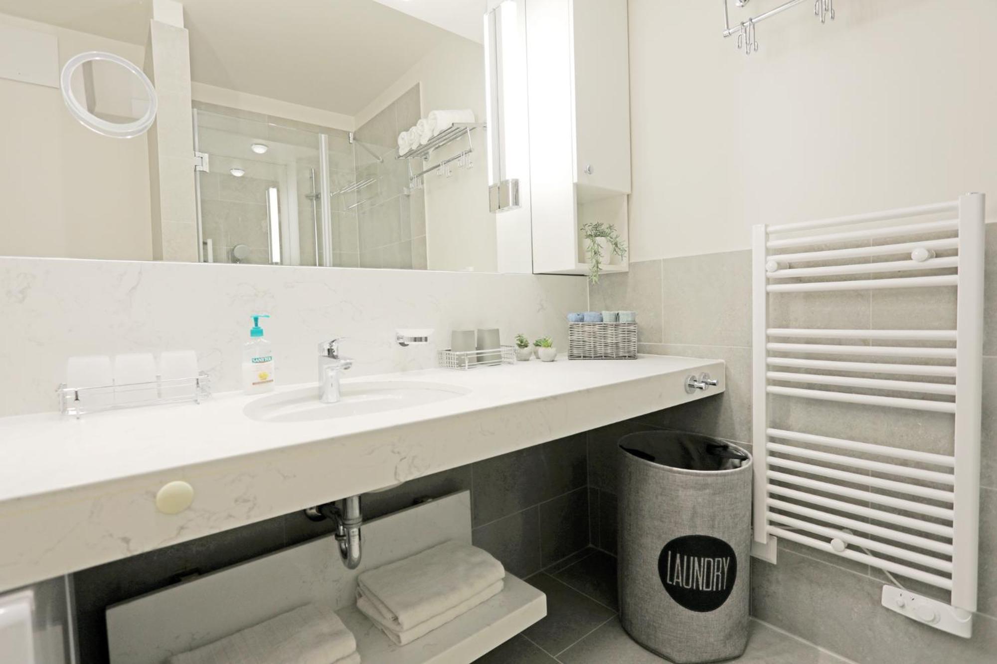 Atrium Apartman Heviz Mit Panoramaterrasse Und Tiefgarage Exteriér fotografie